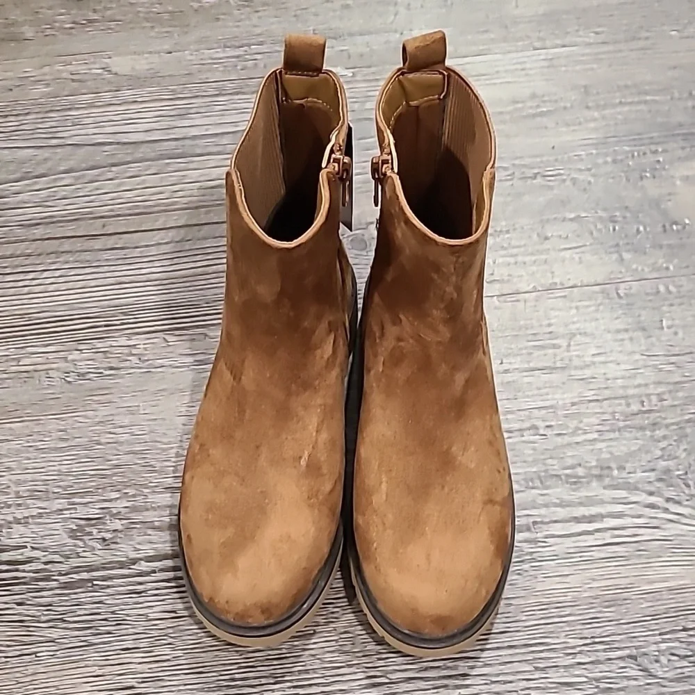 Art Class NWT Cognac Laurel Chelsea Boots Size 1